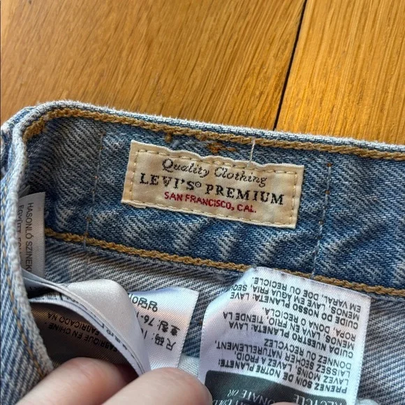 Levi’s Premium 501 Shorts Light Wash Cutoff Denim Size 30 - Picture 4 of 6